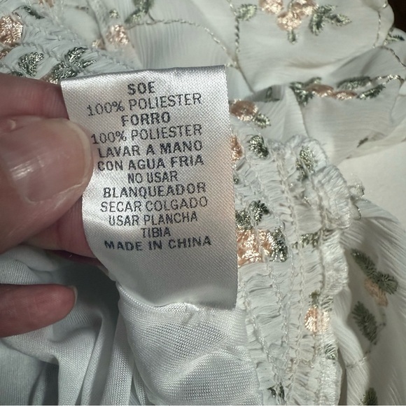 ARULA Cream Floral Blouse with Ruffle Detail - Picture 6 of 14